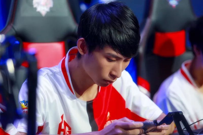 尽管吴英伦